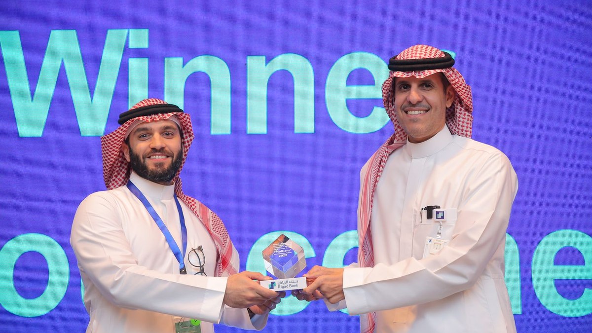Sultan Hakeem receiving the Molhem Boot Camp first place award from the Chief Executive Officer of Riyad Bank