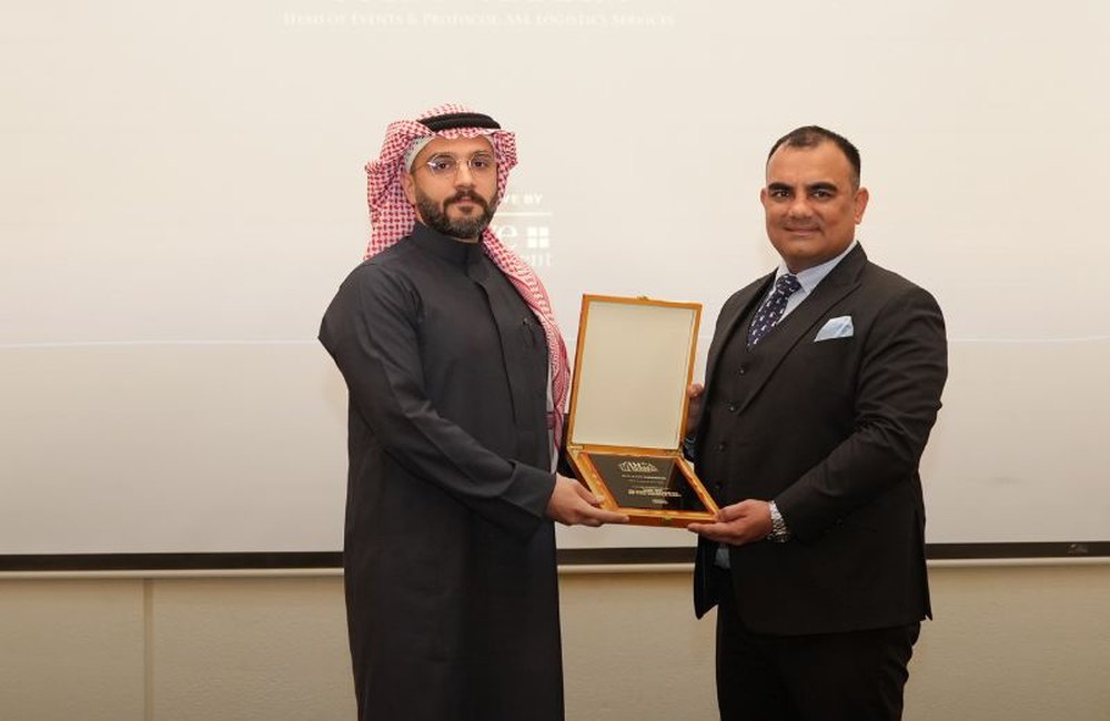 Sultan Hakeem receiving the Top 100 Business Leaders in the Middle East award at the Business Leaders Awards KSA