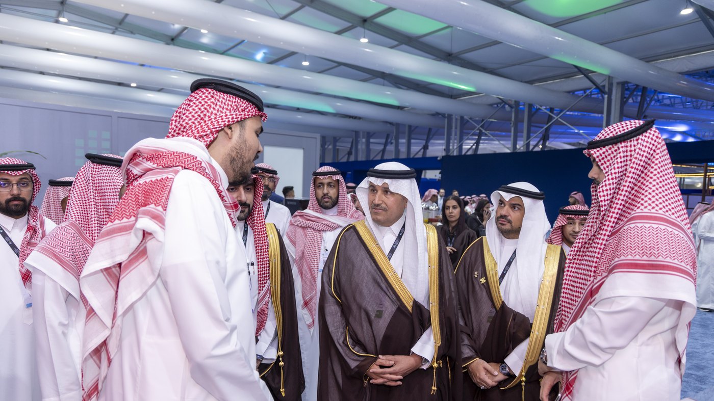 Sultan Hakeem hosting H.E. Eng. Saleh bin Nasser Al-Jasser, Minister of Transport and Logistic Services